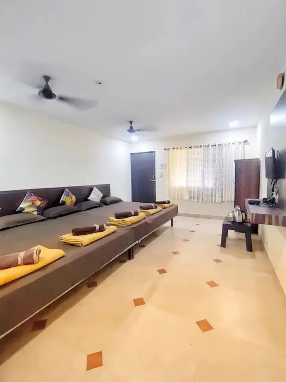 Пляж Мандва: Opulence Resort Awas Alibag