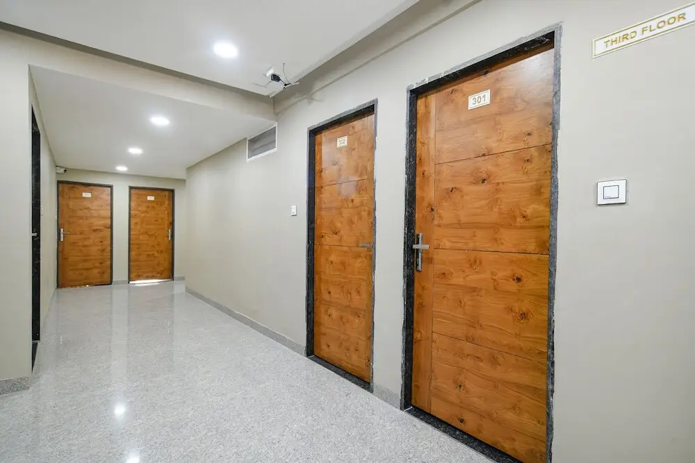Индаур: Fabhotel Classic Inn