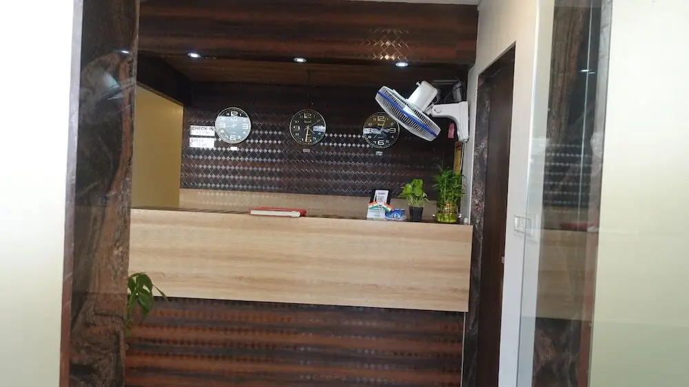 Мумбаи: Hotel Wind Flower Regency - Near Kokilaben Hospital