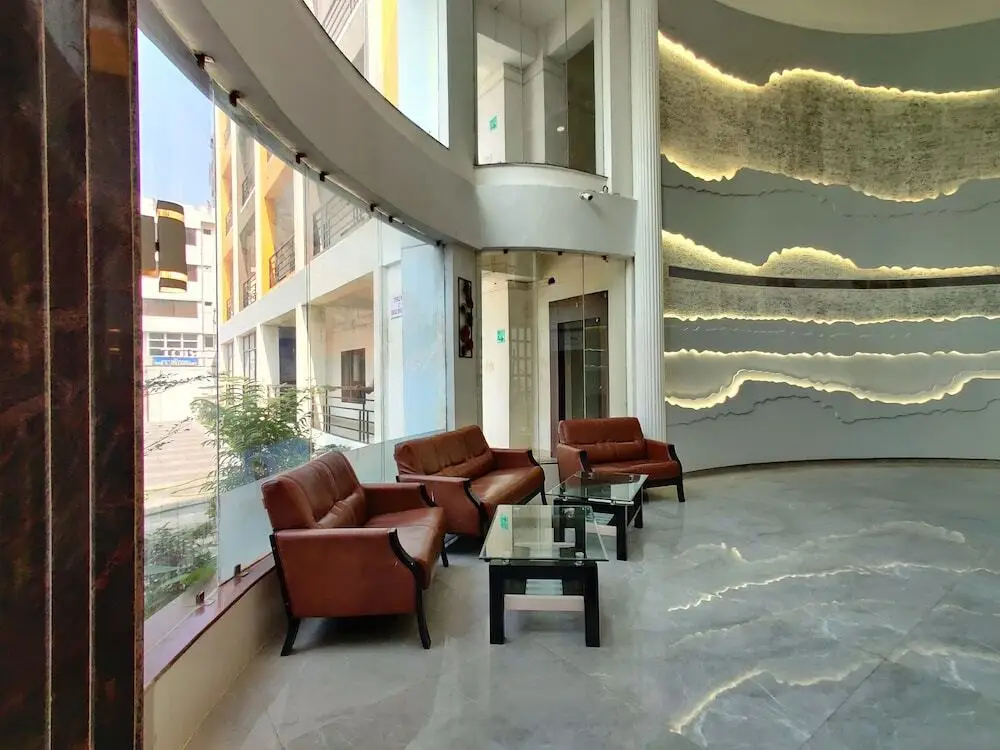 Силвасса: Golden Chariot Hotel Daman