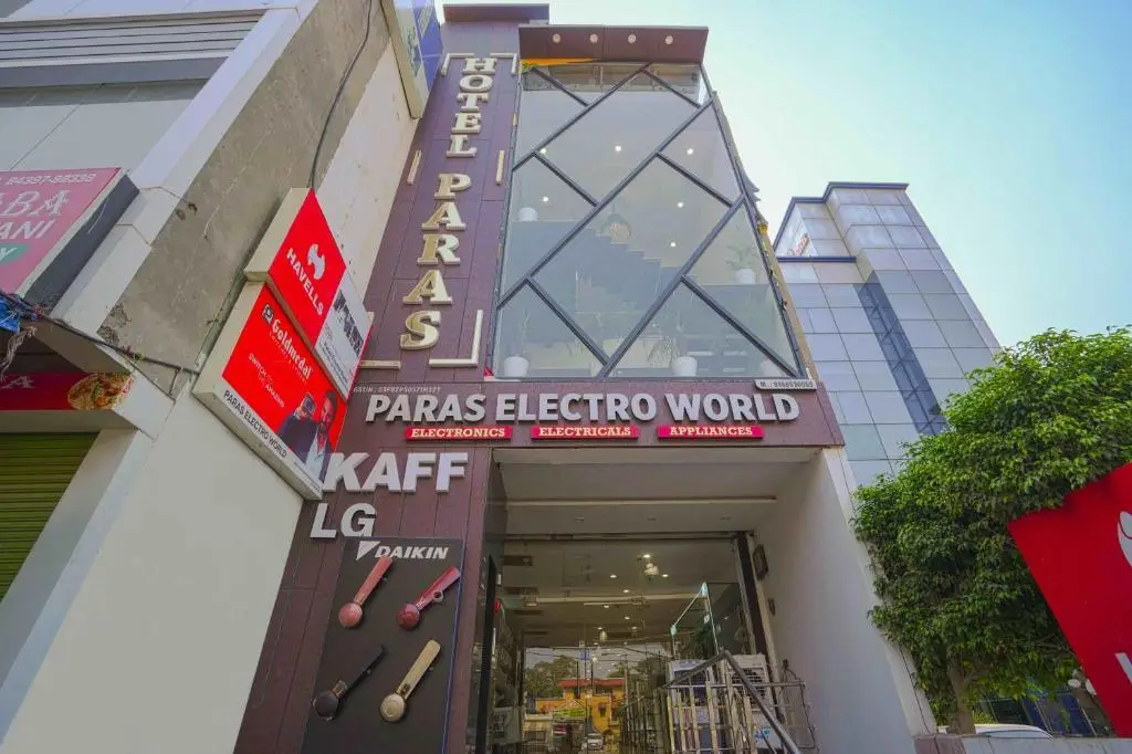 Зиракпур: Hotel Paras