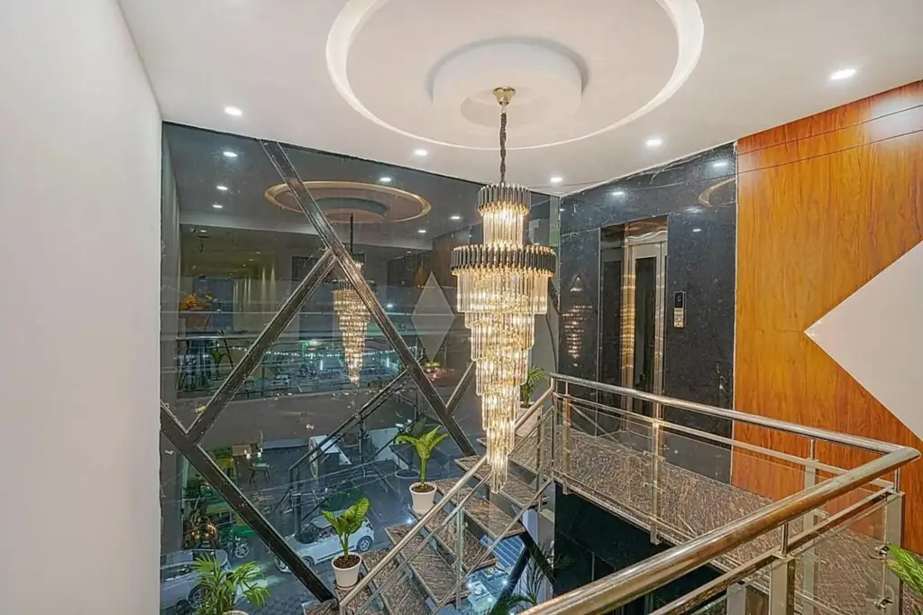 Зиракпур: Hotel Paras