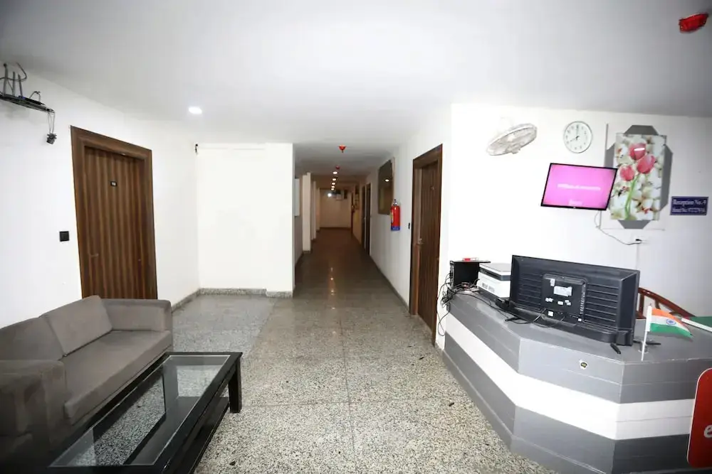 Нойда: Hotel Noida Grand