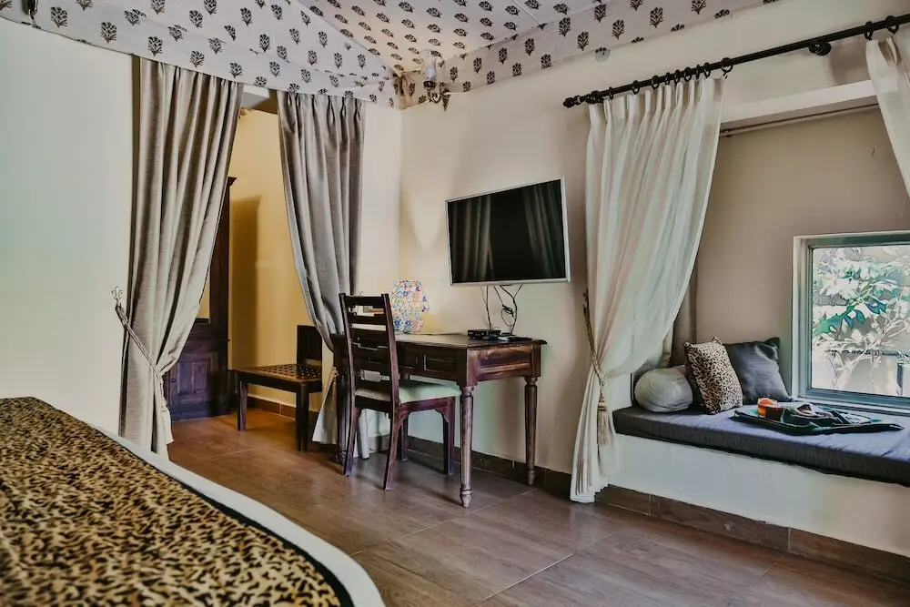 Сазан: Gir Lion Safari Camp