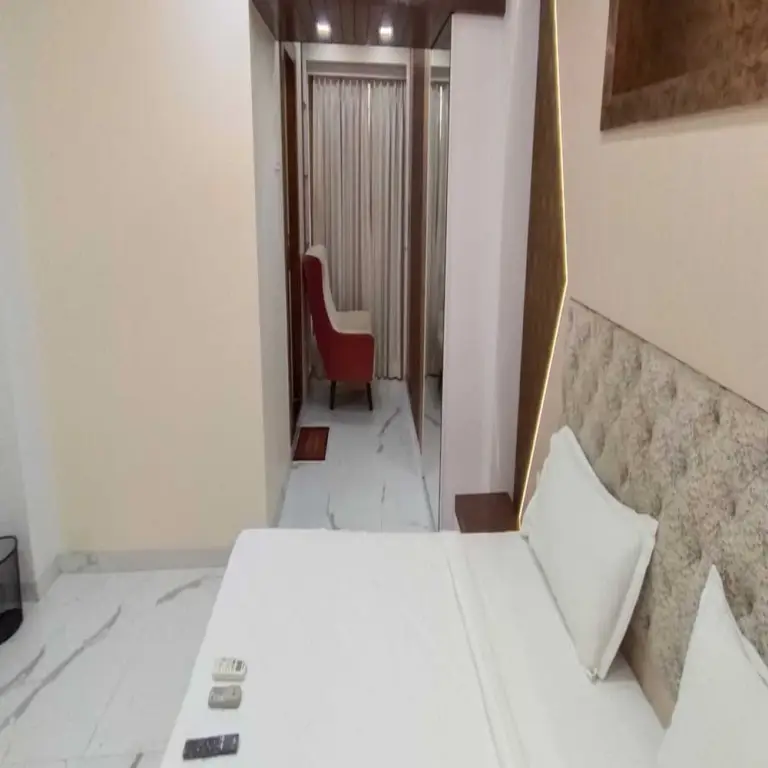 Тхане: The Diplomat Villa