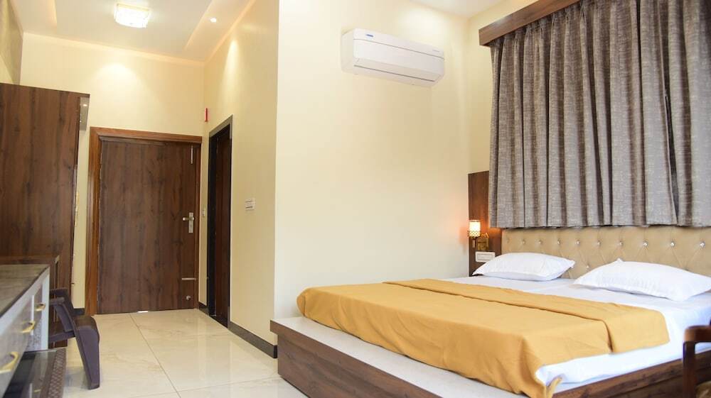 Наинитал: Naini Hill Inn