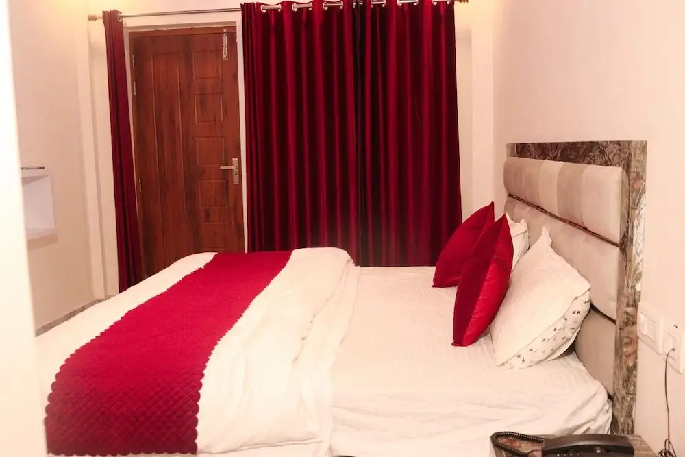 Массури: Triple One Hotel Wonder Hill Mussoorie