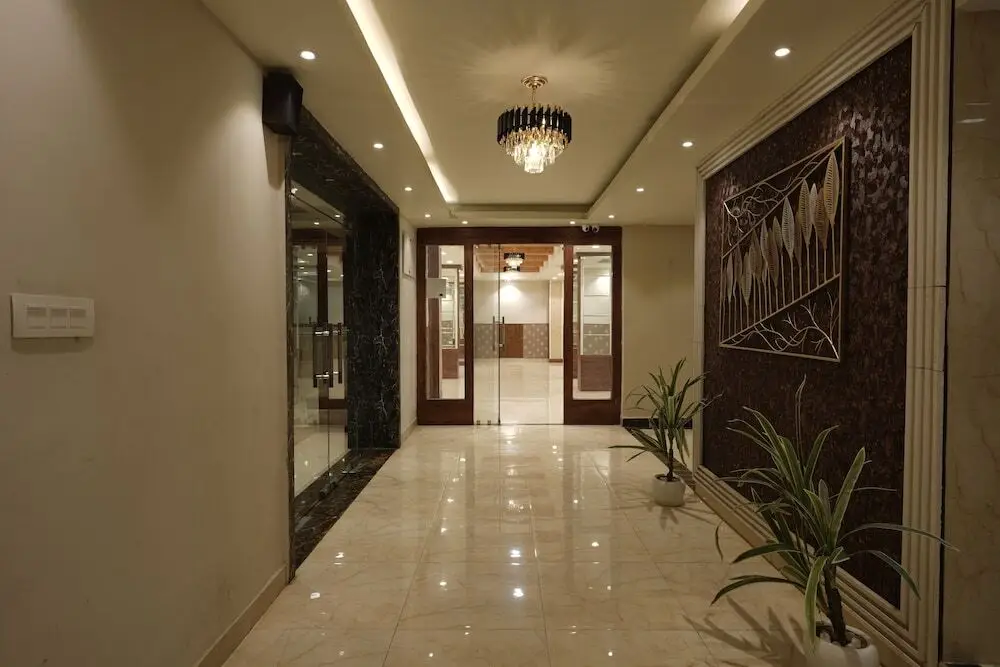 Данапур: The Golden Crown Hotel Banquet & Cafe