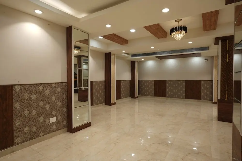 Данапур: The Golden Crown Hotel Banquet & Cafe