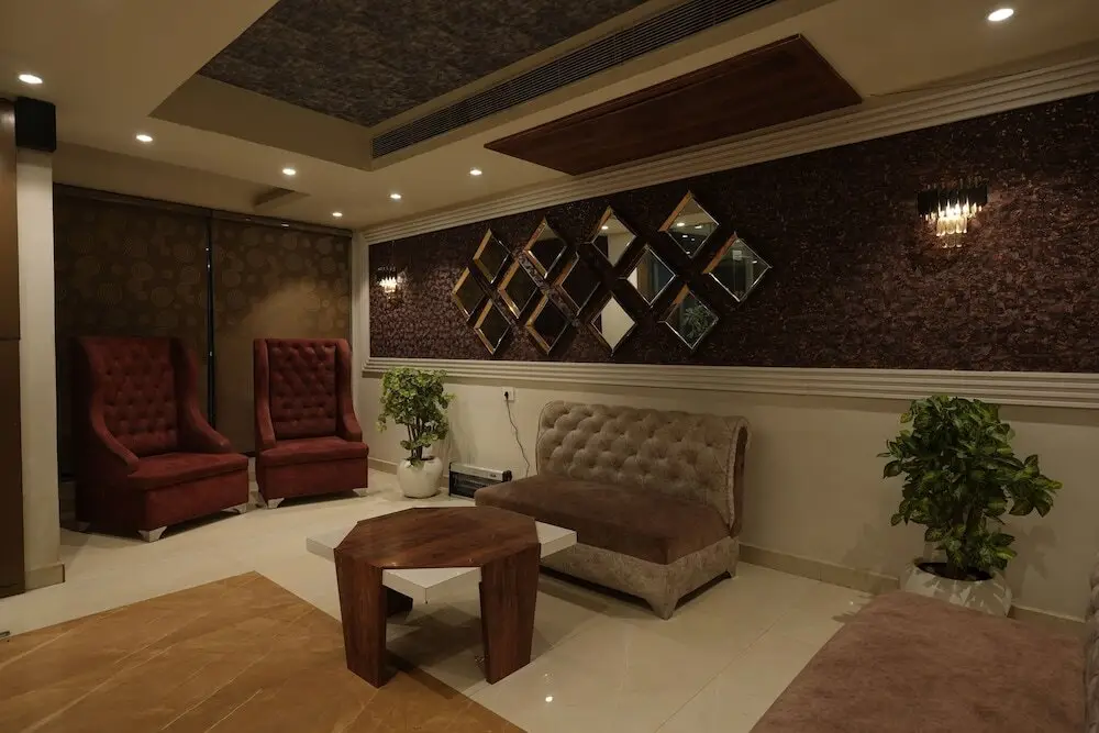 Данапур: The Golden Crown Hotel Banquet & Cafe