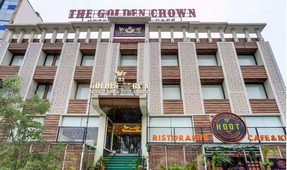 The Golden Crown Hotel Banquet & Cafe — фото 1