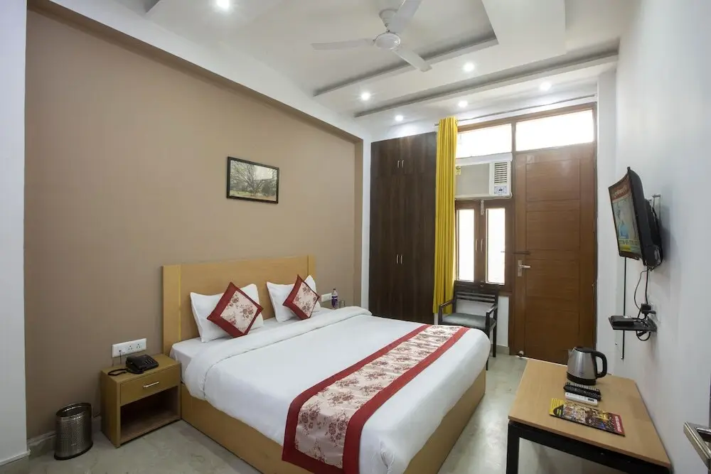 Нойда: Hotel Surya Palace