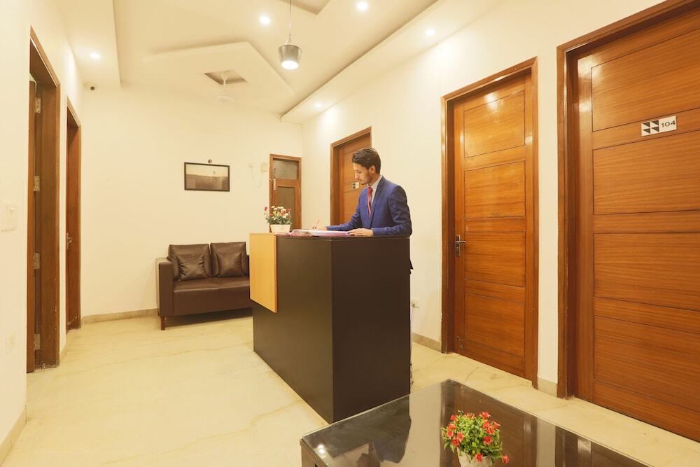 Нойда: Hotel Surya Palace