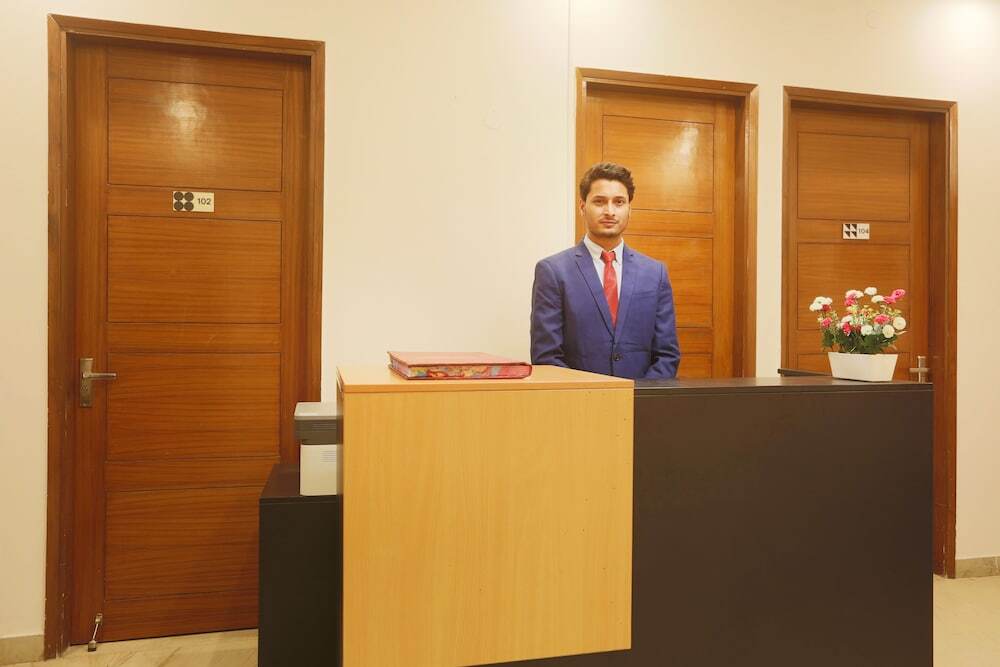 Нойда: Hotel Surya Palace