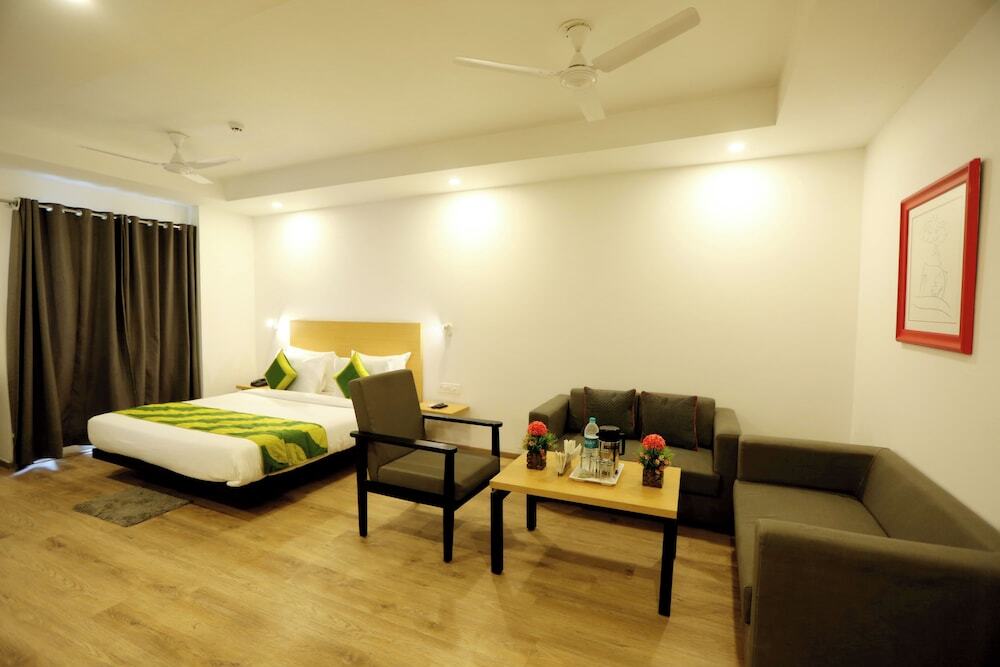 Газиабад: Hotel Golden World