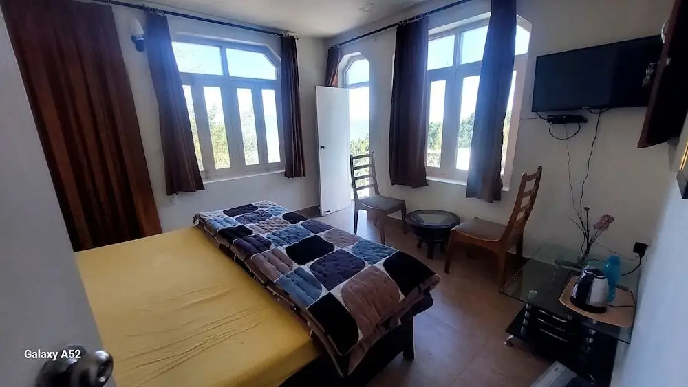 Наинитал: HR Stone Cottage