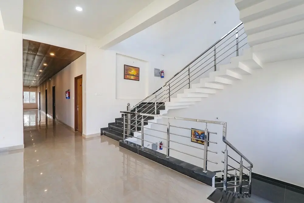 Лакхнау: Fabhotel The Avr Grand