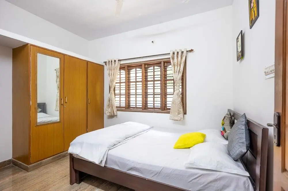Бангалор: Shree Miththam Apartment