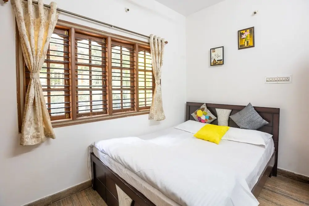 Бангалор: Shree Miththam Apartment