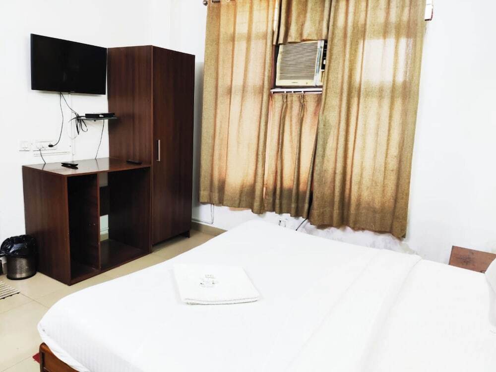 Газиабад: Hotel Redbury