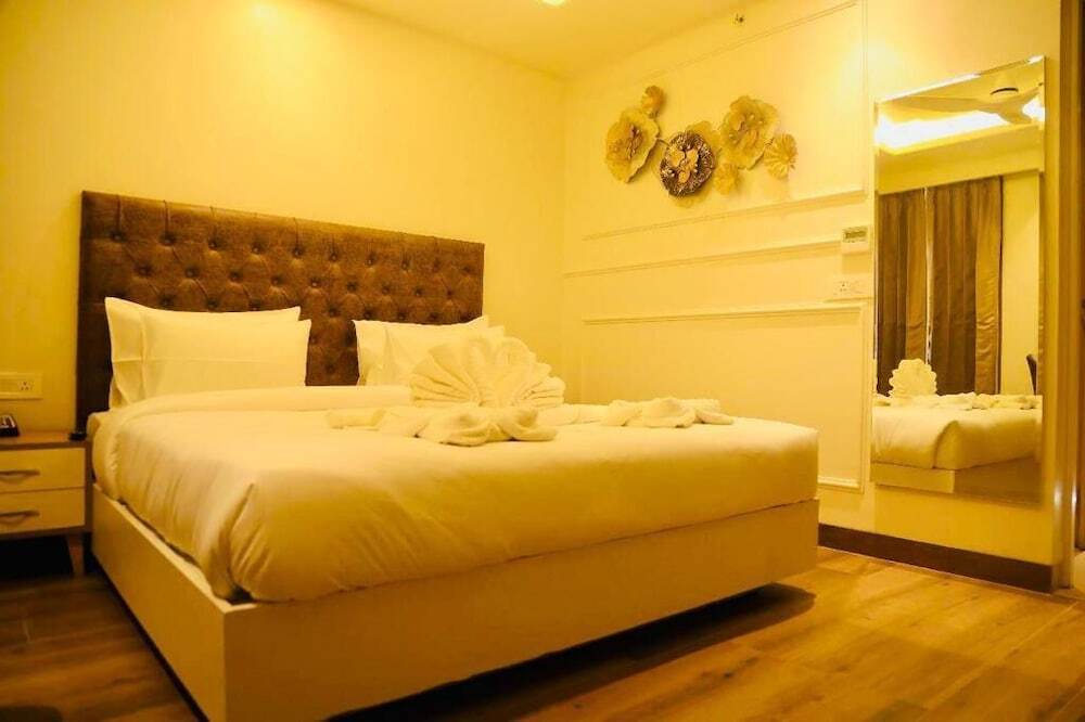 Дехрадун: Sapphire Sky Hotel