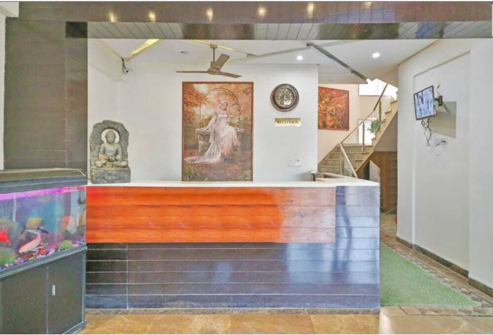 Рева: Hotel Badrika Inn