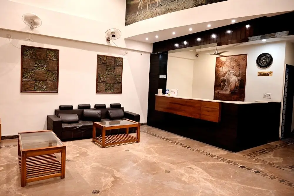 Рева: Hotel Badrika Inn