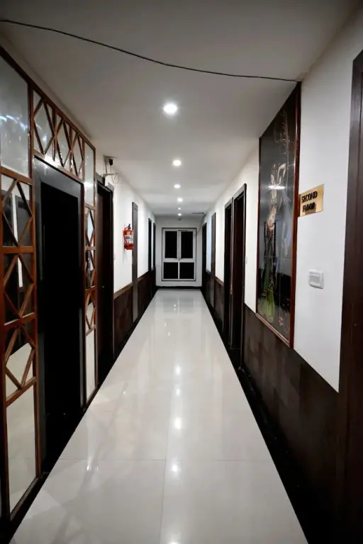 Рева: Hotel Badrika Inn