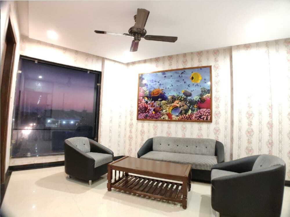 Рева: Hotel Badrika Inn