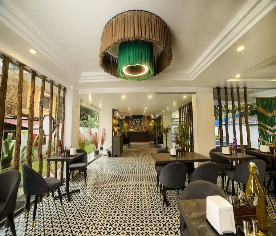 Верем: HUE GUH The Porto Candolim