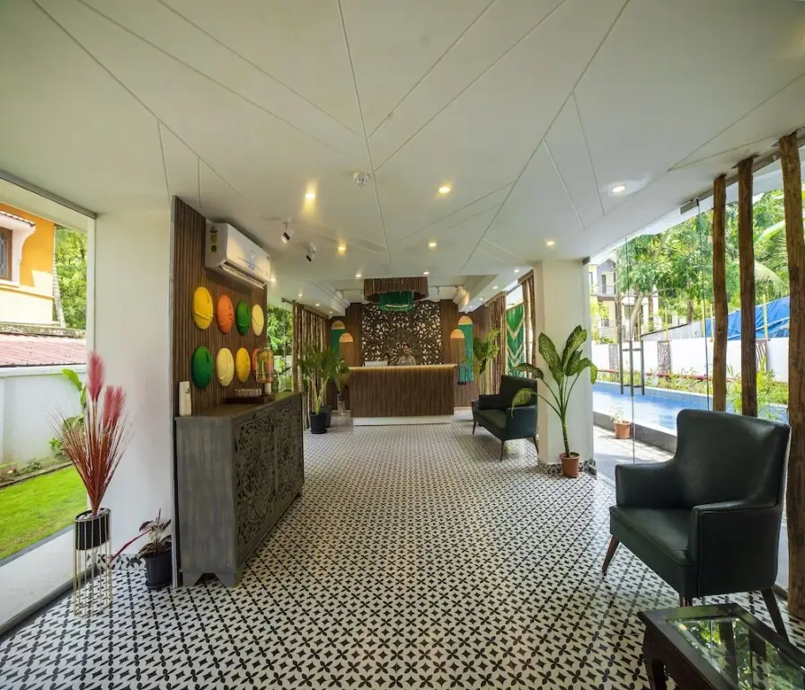Верем: HUE GUH The Porto Candolim