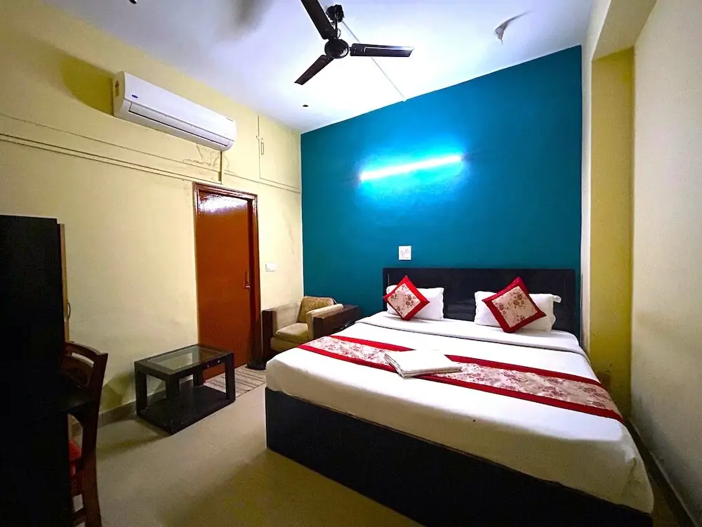 Нойда: Mehak Palace