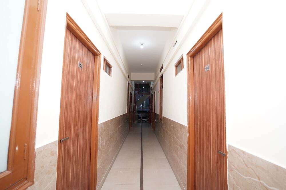Нойда: Mehak Palace