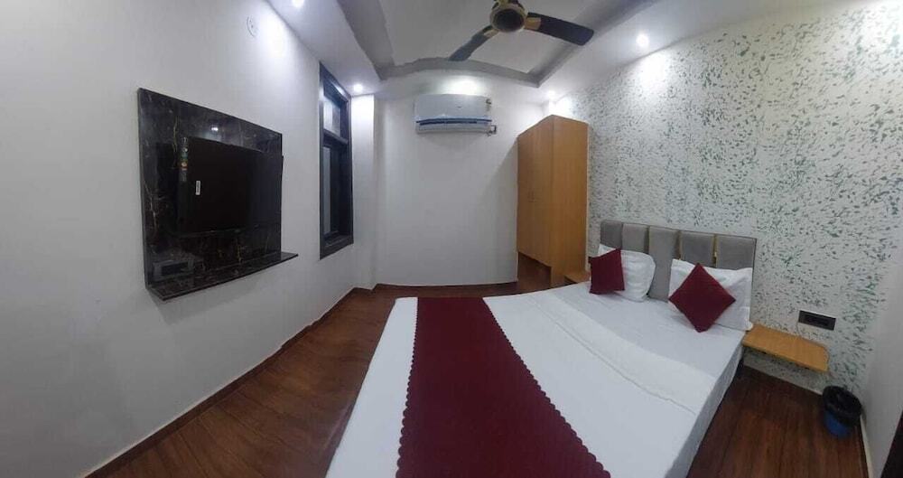Hotel Twamev Couple Friendly Laxmi Nagar — фото 1