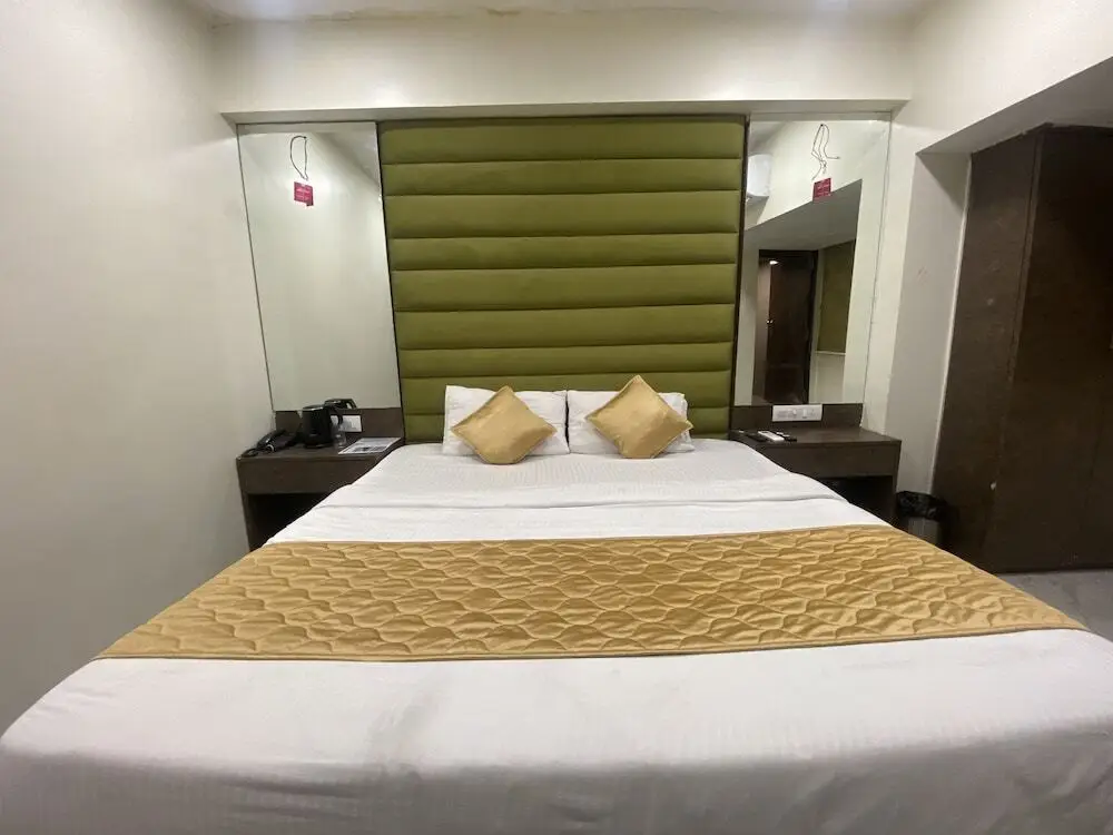Мумбаи: Hotel B Town