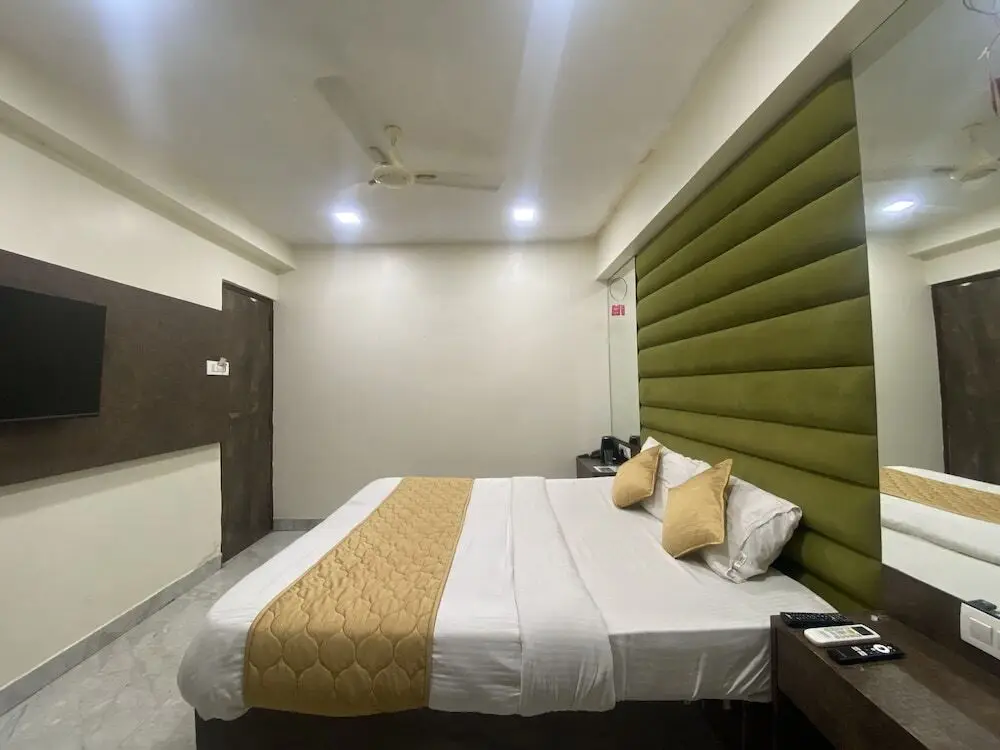 Мумбаи: Hotel B Town