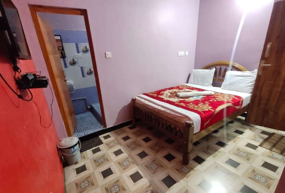 Ути: GK Holiday Inn