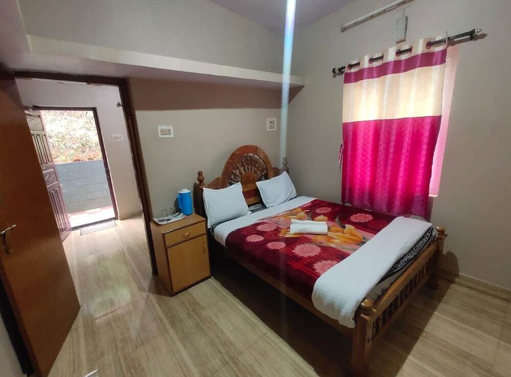 Ути: GK Holiday Inn