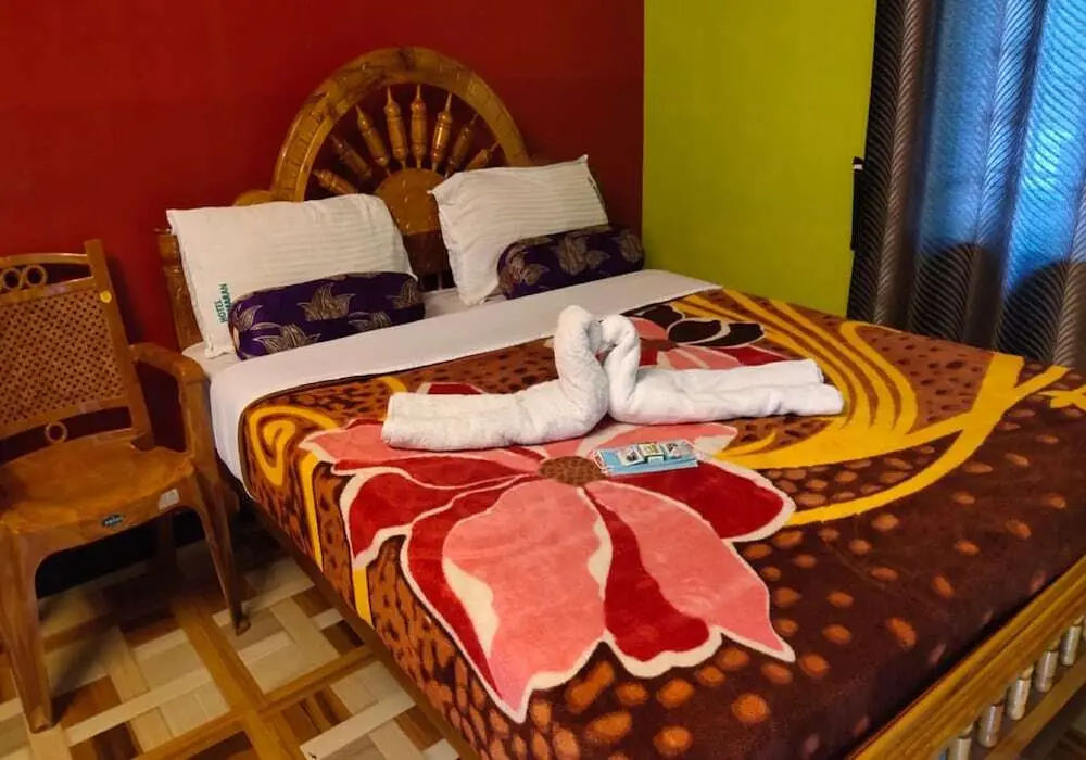 Ути: GK Holiday Inn