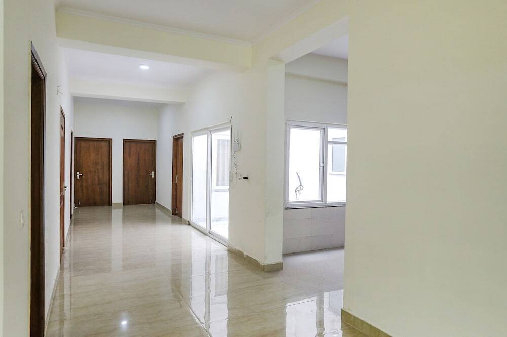 Нойда: Fabhotel Grihum