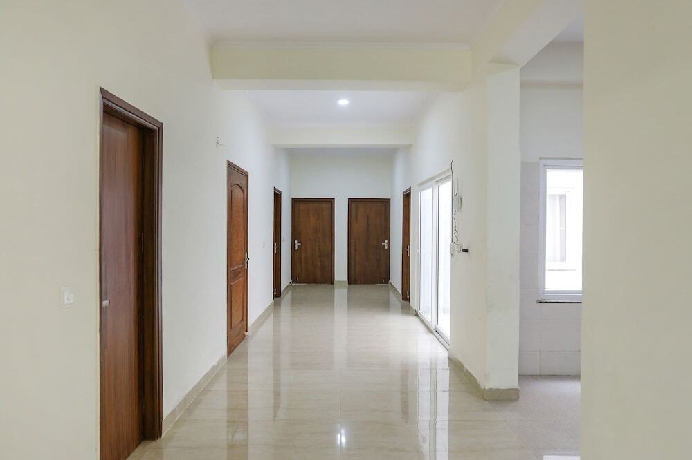 Нойда: Fabhotel Grihum