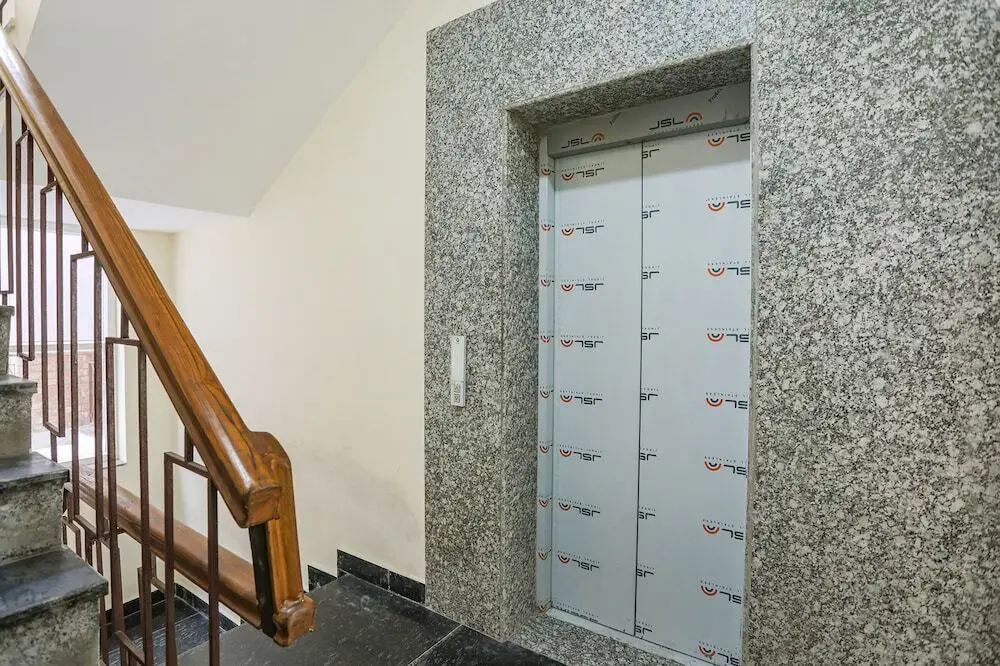 Нойда: Fabhotel Grihum