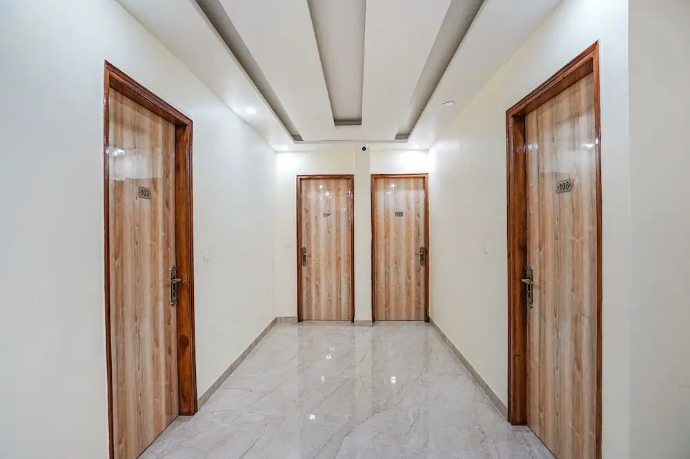 Нойда: Fabhotel Ada Residency