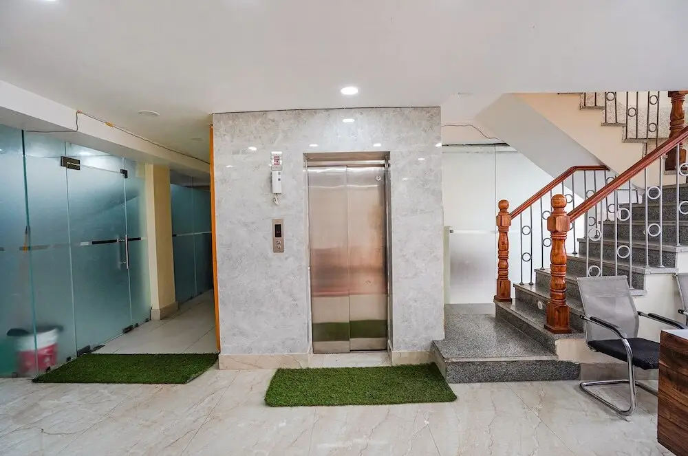 Нойда: Fabhotel Ada Residency