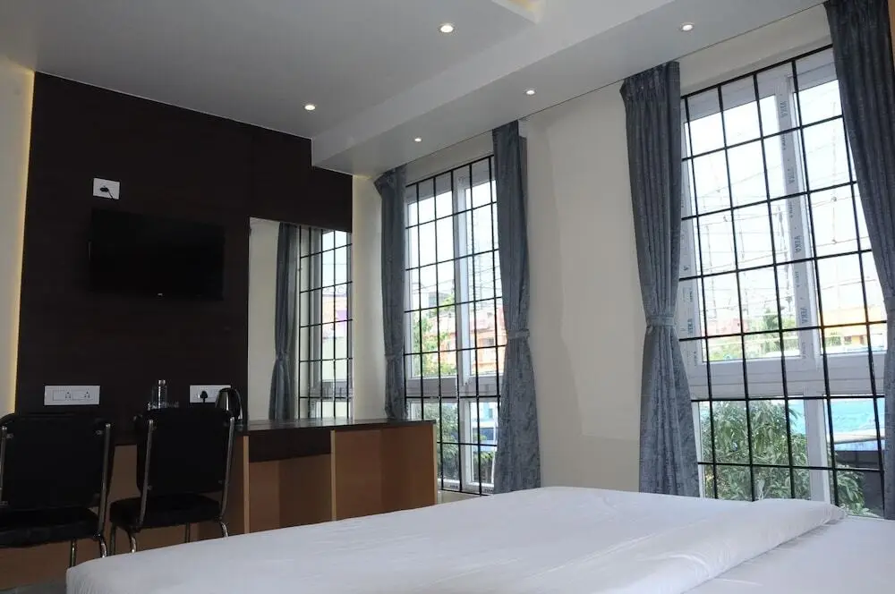 Колката: FERN INN Kolkata