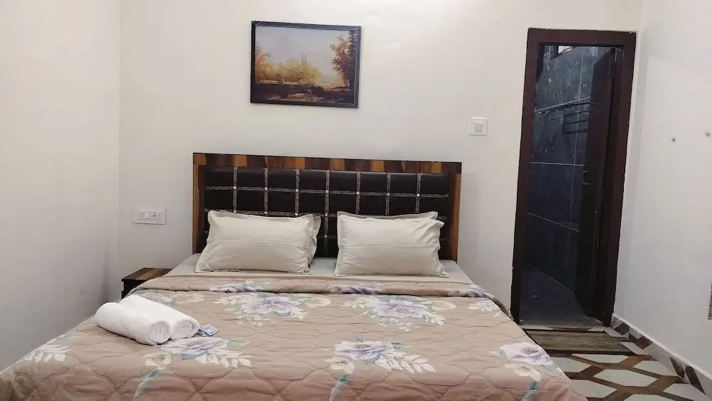 Чамба: Baikunth Home Stays