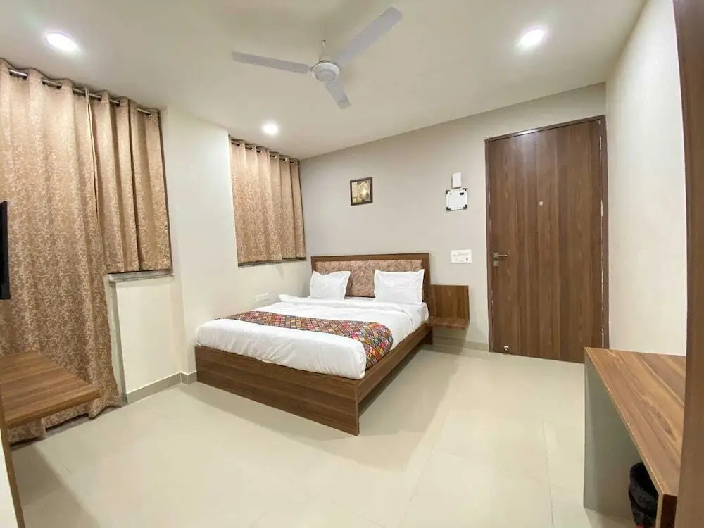 Hotel Vistacrest Noida Sector 35 — фото 1