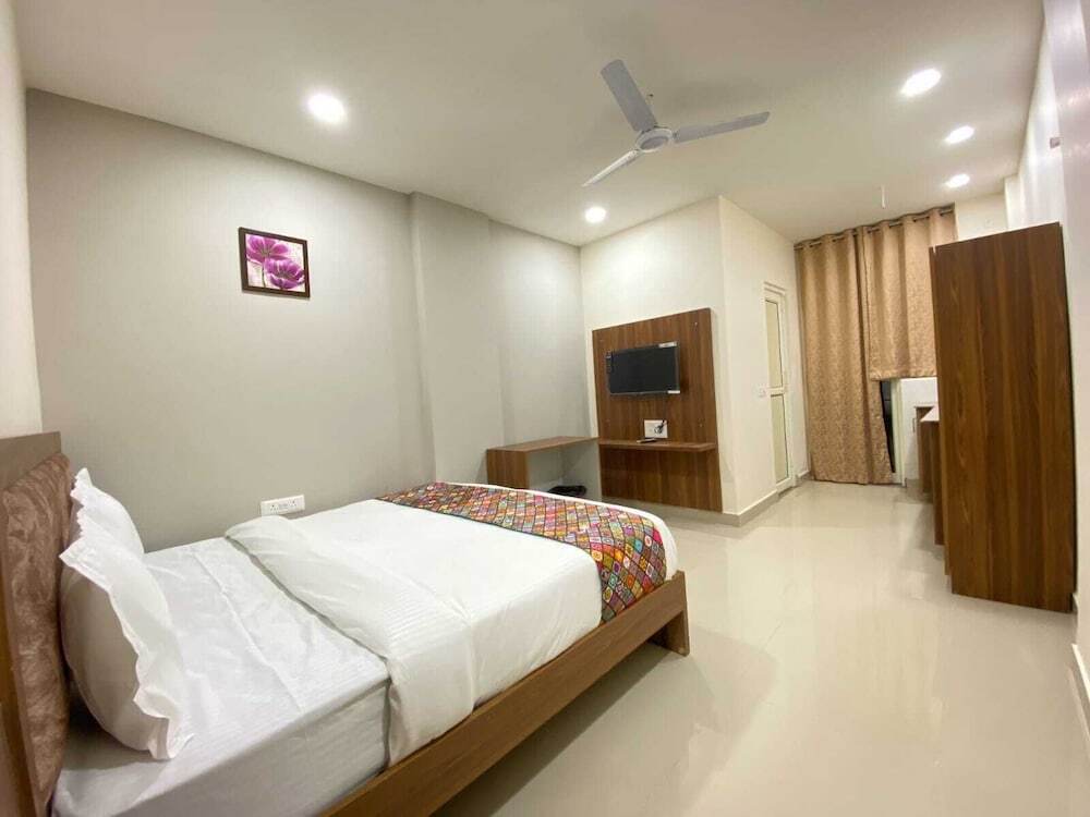 Нойда: Hotel Vistacrest Noida Sector 35