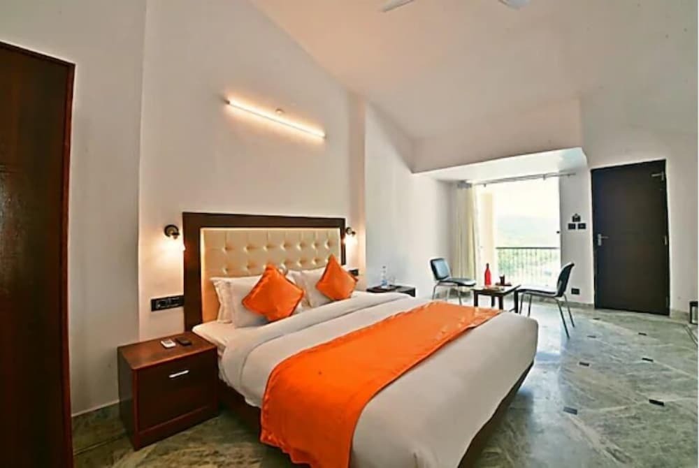 Mewar Palace Resort & Spa — фото 1