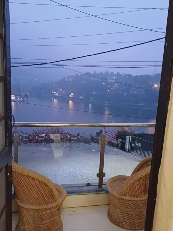 Наинитал: Mohini's Lake View Apartments Bhimtal